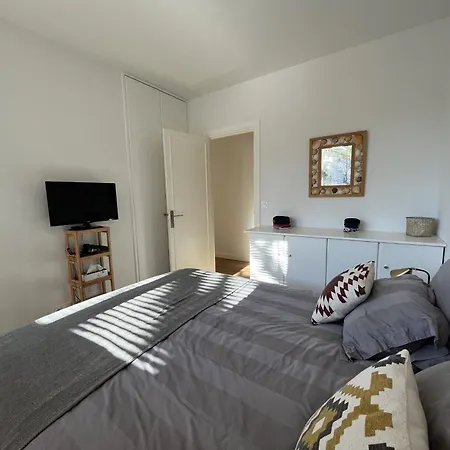 Superbe T2 Avec Balcon Et Parking, Idéalement Situé à - Fr-1-374-200 * Arcachon