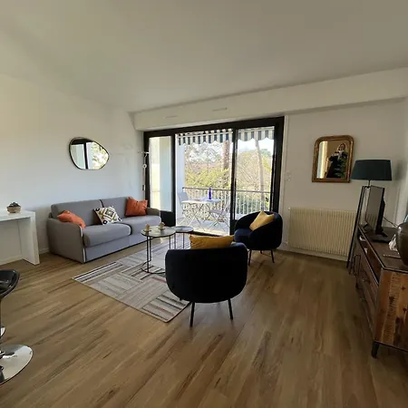 Superbe T2 Avec Balcon Et Parking, Idealement Situe A - Fr-1-374-200 *
