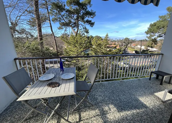 Superbe T2 Avec Balcon Et Parking, Idealement Situe A - Fr-1-374-200 *