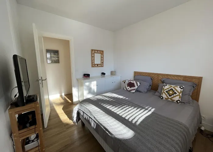 Superbe T2 Avec Balcon Et Parking, Idealement Situe A - Fr-1-374-200 * アルカション