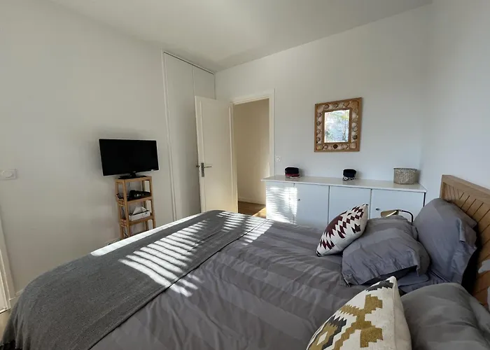 Superbe T2 Avec Balcon Et Parking, Idealement Situe A - Fr-1-374-200 * アルカション